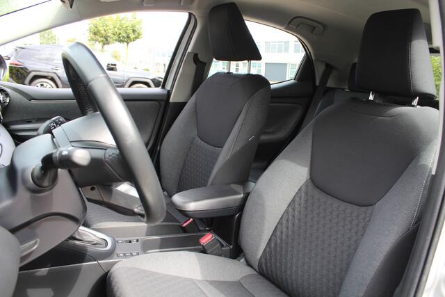 Toyota YARIS 1.5 Hybrid Dynamic | Rijklaar | Afn. Trekhaak | Apple/Android | Navi | DAB+ | Keyless | Allseason banden