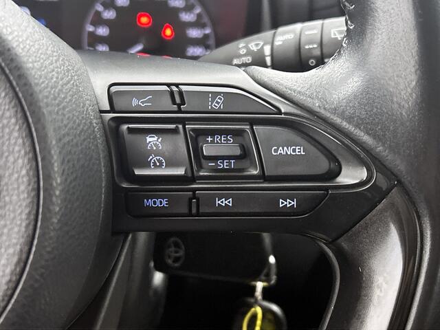 Toyota YARIS 1.5 Hybrid Active | Navigatie | Stoelverwarming | Licht Metalen Velgen | **