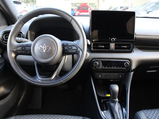 Toyota YARIS 1.5 Hybrid 130 Executive | KEYLESS ENTRY | STOELVERWARMING | APPLE CARPLAY |
