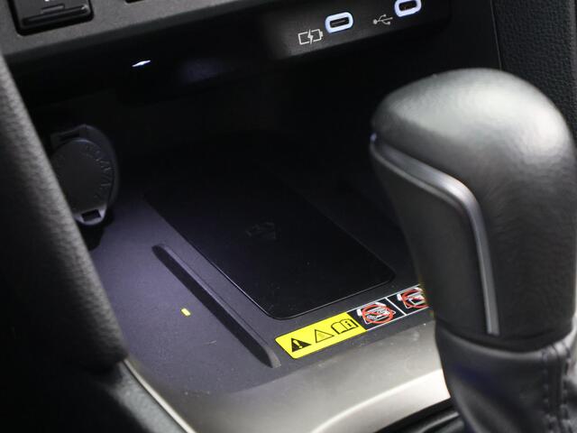 Toyota YARIS Cross 1.5 Hybrid 130 Executive Bi-Tone | HUD | Parkeersensoren | Stuur- & Stoelverwarming | Navigatie | BSM