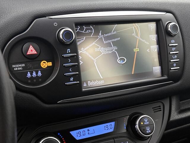Toyota YARIS 1.5 Hybrid Executive | Navigatie | Climate Control | Half lederen bekleding | Armsteun | Achteruitrijcamera | Cruise Control | Fietsendragerbeugel afneembaar |