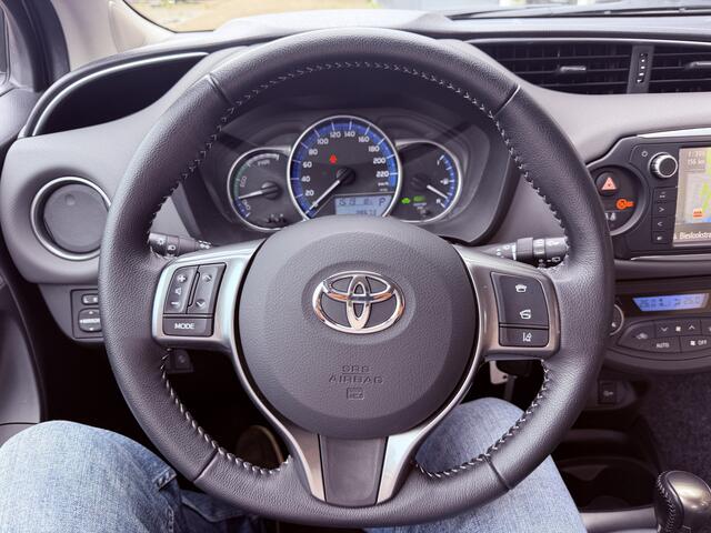 Toyota YARIS 1.5 Hybrid Dynamic Navi Cruisecontrol LM velgen