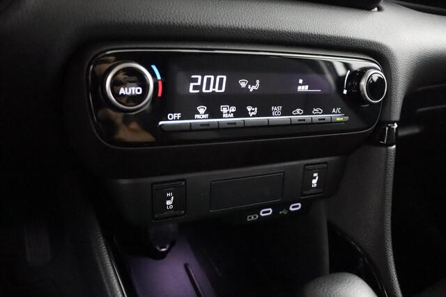 Toyota YARIS 1.5 Hybrid 115 Dynamic | Stoelverwarming | Stuurwiel verwarming | Parkeer sensoren |