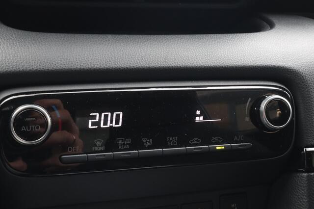 Toyota YARIS 1.5 Hybrid Dynamic Limited | Stoelverwarming | Keyless | 17 inch | All Seasons