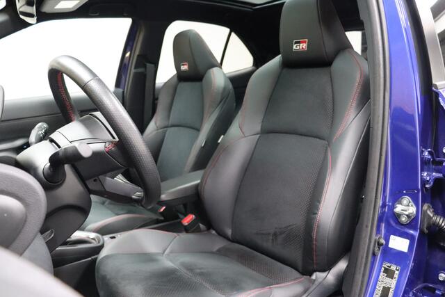 Toyota YARIS Cross 1.5 Hybrid GR Sport | Panoramadak | Parkeerhulp | Elec. bedienbare achterklep | Dodehoek detectie | Navigatie | Leder | Adaptive Cruise