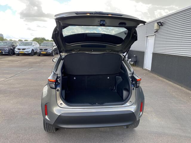 Toyota YARIS Cross 1.5 Hybrid 115 First Edition Stoel- & stuurwiel verwarming, parkeersensoren v&a, navigatie Apple CarPlay/Android Auto, achteruitrij camera