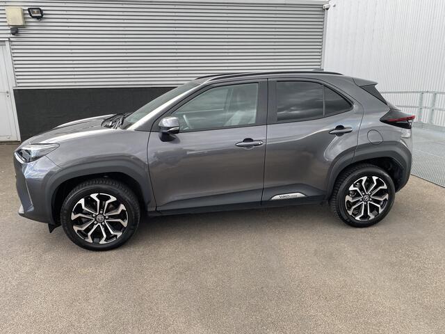 Toyota YARIS Cross 1.5 Hybrid 115 First Edition parkeersensoren Voor- & Achter, achteruitrij camera, stuurwiel verwarming, stoel verwarming, Navigatie Apple CarPlay/Android Auto