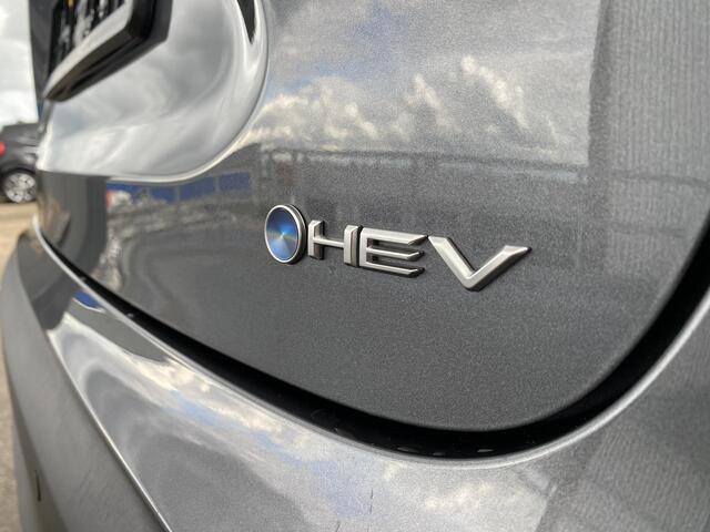 Toyota YARIS Cross 1.5 Hybrid 115 First Edition parkeersensoren Voor- & Achter, achteruitrij camera, stuurwiel verwarming, stoel verwarming, Navigatie Apple CarPlay/Android Auto