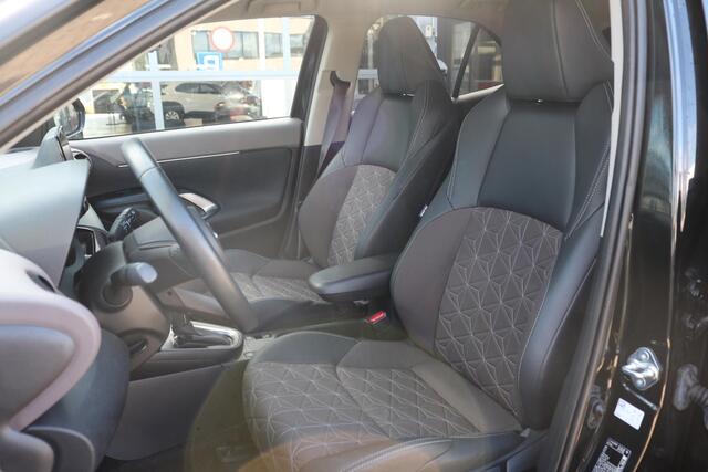 Toyota YARIS Cross 1.5 Hybrid Executive Head Up Display, Parkeersensoren voor,- en achterzijde,