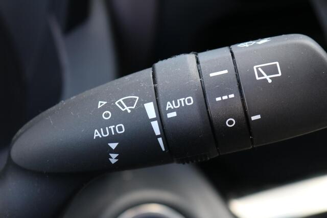 Toyota YARIS Cross 1.5 Hybrid Executive Head Up Display, Parkeersensoren voor,- en achterzijde,