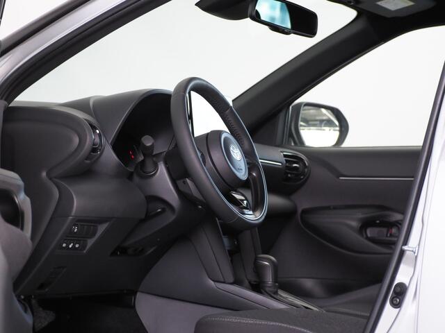 Toyota YARIS Cross 1.5 Hybrid 115 Dynamic + Safety & Winter-pakket | Stuurwiel- En Stoelverwarming | Dodehoekdetecite | Parkeersensoren Voor- en Achter | Botsherkenning | Grootlichtassistent | Apple CarPlay/ Android Auto