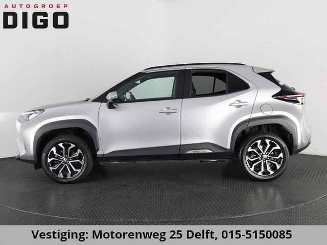 Toyota YARIS Cross 1.5 HYBRID DYNAMIC LUXURY GARANTIE 2035 ! PARKEERSENSOREN VOOR & ACHTER . STOEL/STUUR VERWARMING . NAVIGATIE .