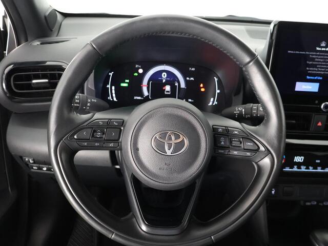 Toyota YARIS Cross 1.5 HYBRID DYNAMIC LUXURY GARANTIE 2035 ! PARKEERSENSOREN VOOR & ACHTER . STOEL/STUUR VERWARMING . NAVIGATIE .