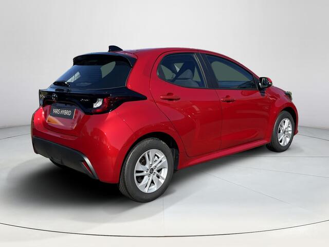 Toyota YARIS 1.5 Hybrid 115 Active | Emotional red premium lak | Nieuw uit voorraad leverbaar |