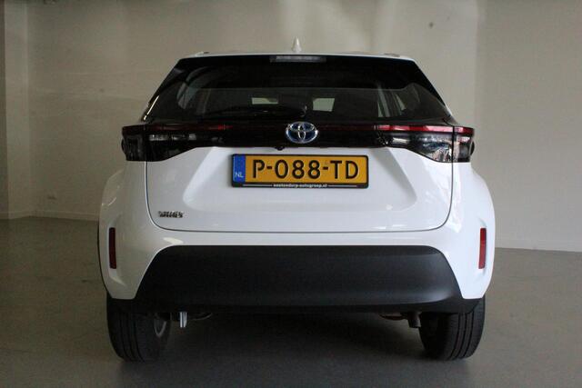 Toyota YARIS Cross 1.5 Hybrid Business | APK: 06-2028 | CLIMA | NL-AUTO+N.A.P! | CAMERA | CRUISE | LANE-ASSIST | LED |