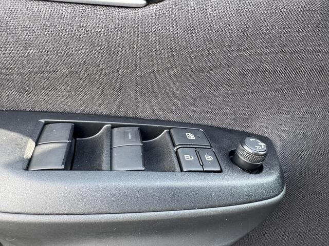Toyota YARIS Cross 1.5 Hybrid 115 Active 3x div. kleuren beschikbaar, Nederlandse auto, Apple Carplay en/of Android auto navigatie, Achteruitrijcamera, Adaptieve cruise control, 1e eign.