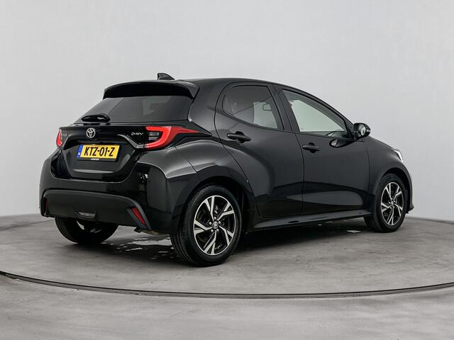 Toyota YARIS 1.5 Hybrid 115 First Edition | Parkeersensoren V+A | Blindspot | Stuur-Stoelverwarming |