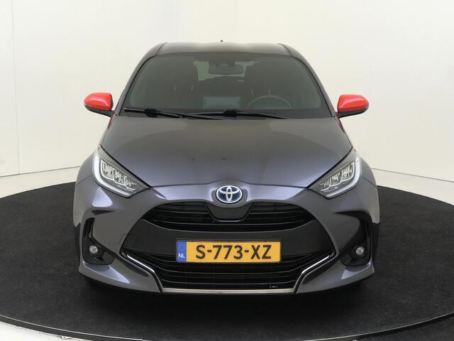 Toyota YARIS 1.5 Hybrid Executive | airco automatisch | Apple Carplay/Android Auto | Autonomous Emergency Braking | cruise control adaptief | dodehoek detectie | LED koplampen | lederen/stof bekleding | lichtmetalen Zwarte velgen 17" | navigatiesysteem full map | voorstoelen verwarmd