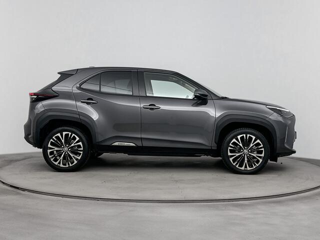 Toyota YARIS Cross 1.5 Hybrid Dynamic | Panodak | Voorruit-Stuur-Stoelverwarming | Blindspot | Parkeersensoren V+A |