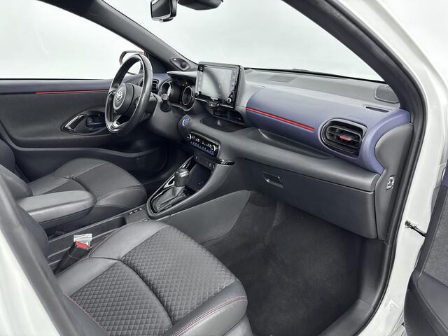 Toyota YARIS 1.5 Hybrid Tokyo Spirit | Panodak | JBL | Parkeersensoren V+A | Stoelverwarming |