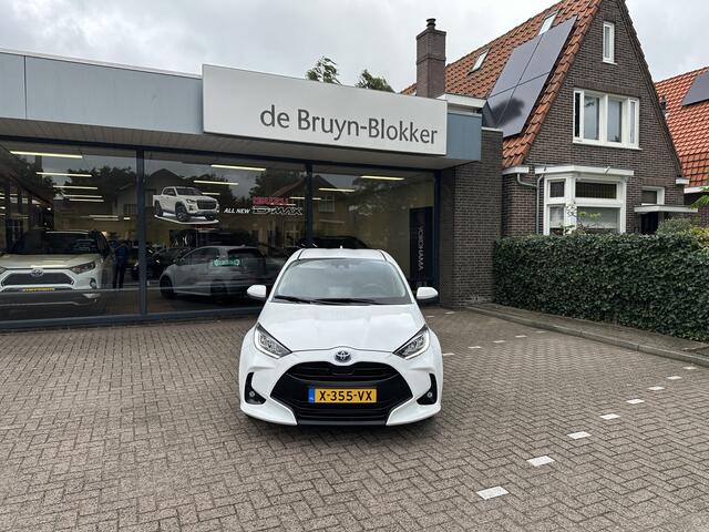 Toyota YARIS 1.5 Hybrid Dynamic Apple Carplay / Android auto stoelverwarming / stuurwielverwarming / Navigatie / Apple Carplay / Android Auto / parkeercamera / 10 jaar Toyota garantie / rijklaarprijs incl. Toyota Pechhulppas