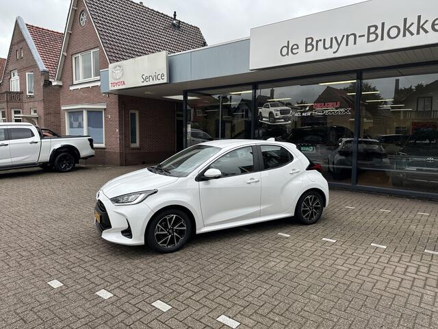 Toyota YARIS 1.5 Hybrid Dynamic Apple Carplay / Android auto stoelverwarming / stuurwielverwarming / Navigatie / Apple Carplay / Android Auto / parkeercamera / 10 jaar Toyota garantie / rijklaarprijs incl. Toyota Pechhulppas