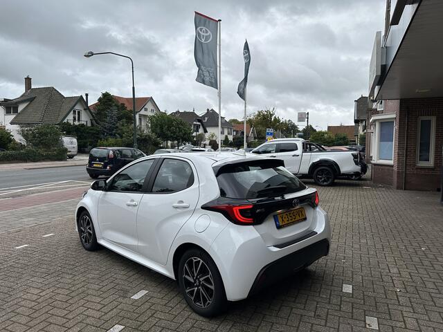 Toyota YARIS 1.5 Hybrid Dynamic Apple Carplay / Android auto stoelverwarming / stuurwielverwarming / Navigatie / Apple Carplay / Android Auto / parkeercamera / 10 jaar Toyota garantie / rijklaarprijs incl. Toyota Pechhulppas