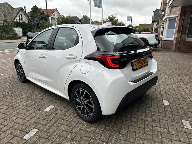 Toyota YARIS 1.5 Hybrid Dynamic Apple Carplay / Android auto stoelverwarming / stuurwielverwarming / Navigatie / Apple Carplay / Android Auto / parkeercamera / 10 jaar Toyota garantie / rijklaarprijs incl. Toyota Pechhulppas