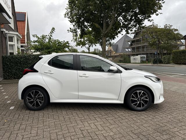 Toyota YARIS 1.5 Hybrid Dynamic Apple Carplay / Android auto stoelverwarming / stuurwielverwarming / Navigatie / Apple Carplay / Android Auto / parkeercamera / 10 jaar Toyota garantie / rijklaarprijs incl. Toyota Pechhulppas