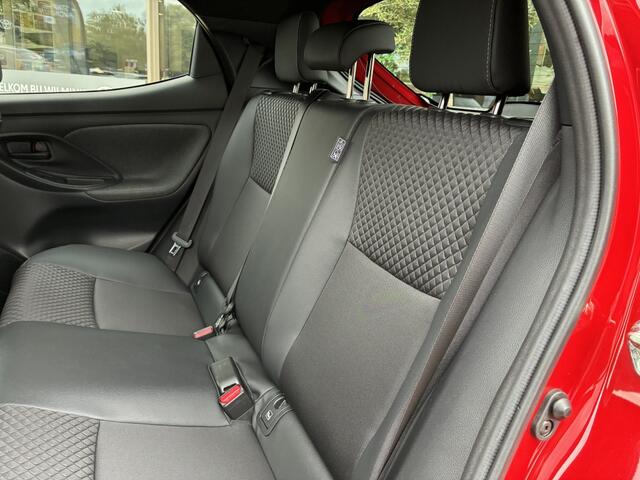 Toyota YARIS 1.5 Hyb. Executive | PDC v/a | Stoelverwarm. | Blindspot |