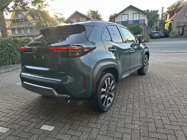 Toyota YARIS Cross 1.5 Hybrid 130 Executive Bi-Tone elektrische achterklep / dodehoekdetectie / stoelverwarming / stuurwielverwarming / parkeersensoren voor + achter / Navigatie / Apple Carplay / Android Auto / parkeercamera / 10 jaar Toyota garantie / rijklaarprijs incl. T