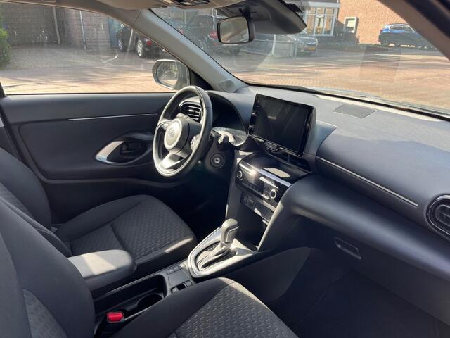 Toyota YARIS 1.5 HYBRID DYNAMIC AUTOMAAT / CAMERA / CARPLAY / DAB / LED / STOEL+STUUR VERWARMING / 16'' LM-VELGEN