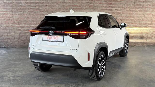 Toyota YARIS Cross 1.5 Hybrid Dynamic / Team Deutschland Winter-pakket / Safety-pakket / Navi / Camera