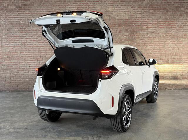 Toyota YARIS Cross 1.5 Hybrid Dynamic / Team Deutschland Winter-pakket / Safety-pakket / Navi / Camera