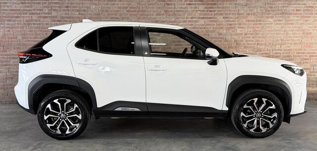 Toyota YARIS Cross 1.5 Hybrid Dynamic / Team Deutschland Winter-pakket / Safety-pakket / Navi / Camera