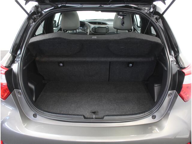 Toyota YARIS 1.5 Hybrid Bi-Tone Plus CLIMATE | LMV16 | AFNBTREKHAAK | CRUISE | LED | NAVI | CAMERA | PANODAK