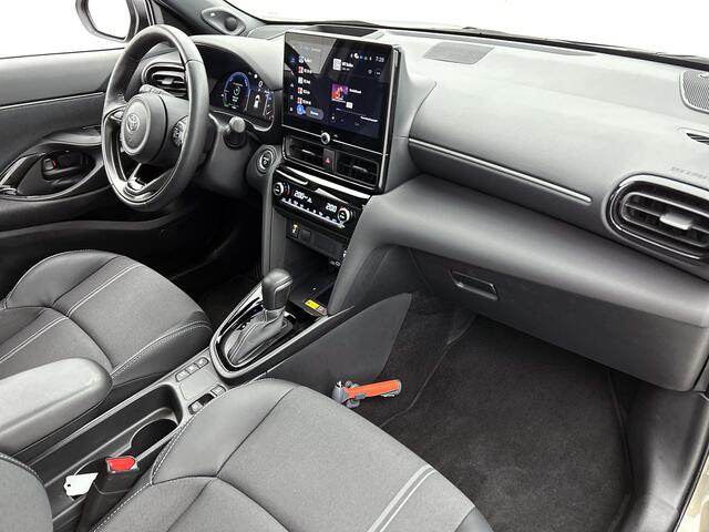 Toyota YARIS Cross 1.5 Hybrid 130 Launch Edition Innovation Pack | BTW voertuig | Panoramadak | 360 Camera | Parkeersensoren voor+achter met assistent | Stoel+stuurverwarming | JBL | Head-Up Display | Dodehoek detectie |