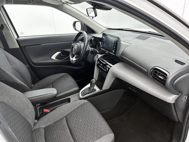 Toyota YARIS Cross 1.5 Hybrid Active + | Dodehoek detectie | Stoelverwarming | Parkeersensoren voor+achter | Keyless Entry/Start | Navigatie | Apple CarPlay/Android Auto | Cruise Control Adaptive |