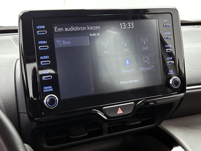 Toyota YARIS Cross 1.5 Hybrid Active + | Dodehoek detectie | Stoelverwarming | Parkeersensoren voor+achter | Keyless Entry/Start | Navigatie | Apple CarPlay/Android Auto | Cruise Control Adaptive |