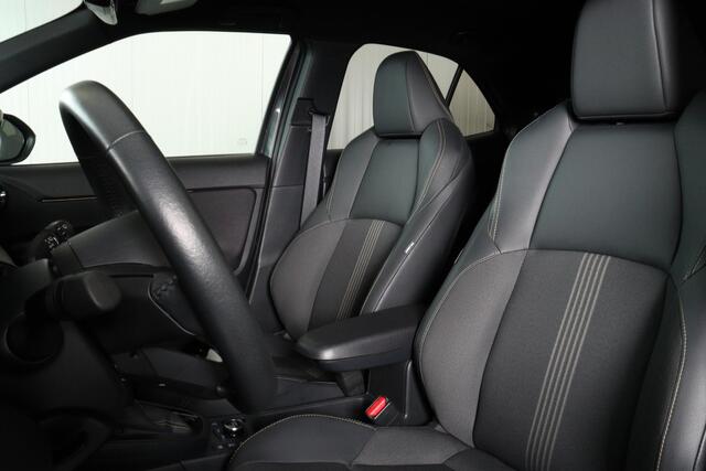 Toyota YARIS Cross 1.5 Hybrid Adventure AWD, Treeplanken