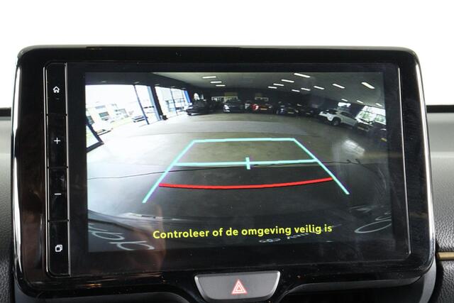 Toyota YARIS Cross 1.5 Hybrid Adventure AWD, Treeplanken