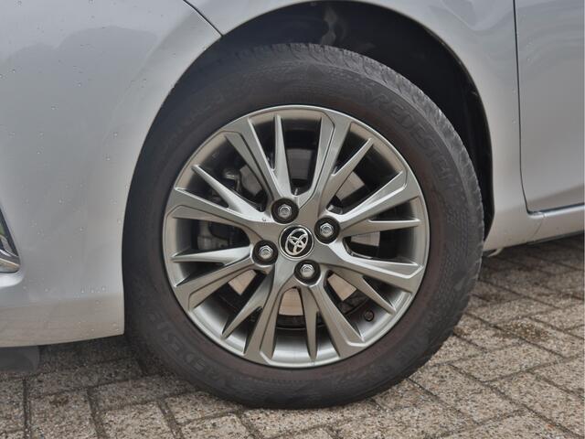 Toyota YARIS 1.5 Hybrid Dynamic | All-season banden | afneembare trekhaak | Clima control |