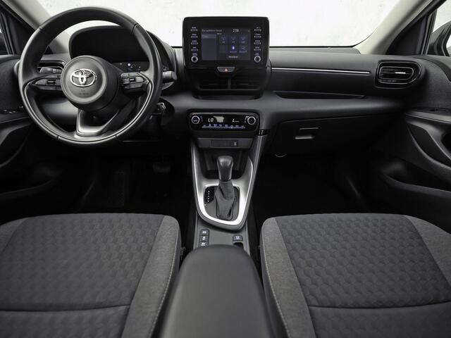 Toyota YARIS 1.5 Hybrid Dynamic Sport Automaat (NAVIGATIE, CAMERA, CLIMATE, SPORTSTOELEN, CRUISE, ELEK PAKKET, NIEUWSTAAT)