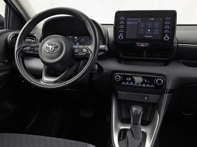 Toyota YARIS 1.5 Hybrid Dynamic Sport Automaat (NAVIGATIE, CAMERA, CLIMATE, SPORTSTOELEN, CRUISE, ELEK PAKKET, NIEUWSTAAT)