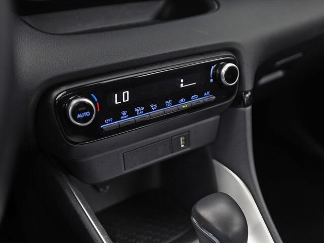 Toyota YARIS 1.5 Hybrid Dynamic Sport Automaat (NAVIGATIE, CAMERA, CLIMATE, SPORTSTOELEN, CRUISE, ELEK PAKKET, NIEUWSTAAT)
