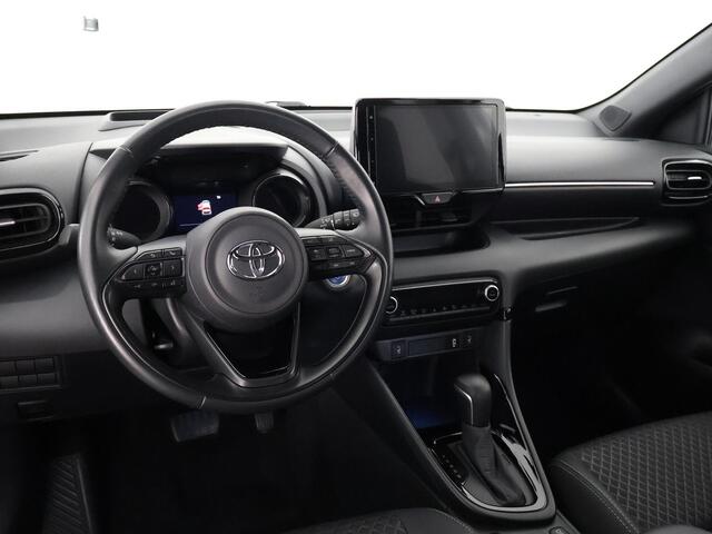 Toyota YARIS 1.5 Hybrid Executive Bi-Tone | Stoelverwarming | Navigatie | Parkeersenoren | Apple Carplay & AndroidAUTO |