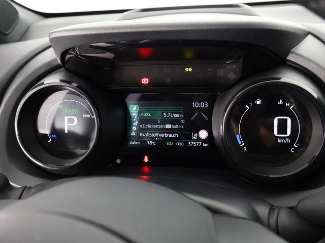 Toyota YARIS 1.5 Hybrid Executive Bi-Tone | Stoelverwarming | Navigatie | Parkeersenoren | Apple Carplay & AndroidAUTO |