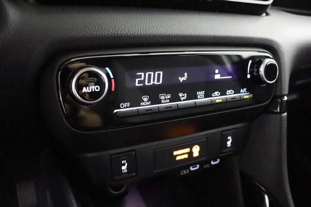Toyota YARIS 1.5 Hybrid 115 Dynamic | Stoel verwarming | Stuurwiel verwarming | Parkeer sensoren |