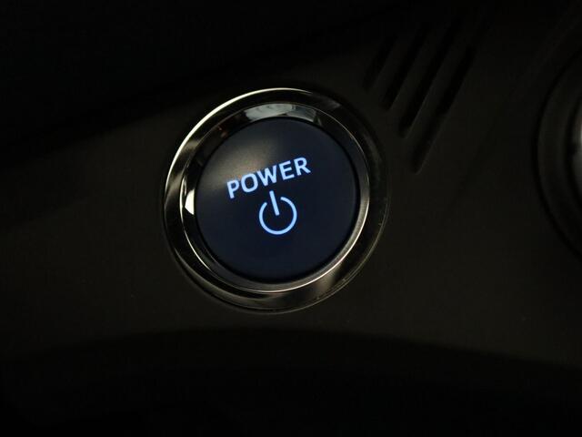 Toyota YARIS 1.5 Hybrid Bi-Tone - ORIGINEEL NEDERLANDSE AUTO - AFKOMSTIG VAN 1E EIGENAAR - CLIMATE CONTROL - BOTS EN LIJNWAARSCHUWING - CAMERA - CRUISE CONTROL - REGENSENSOR - ARMSTEUN VOOR - BLUETOOTH - LICHT METALEN VELGEN