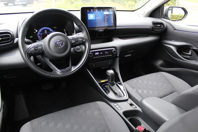 Toyota YARIS 1.5 Hybrid 115 First Edition Comfort Pack | Rijklaar | Blind Spot | Stoel-/stuurverw. | LED | Keyless | Apple/Android | Adap.cruise